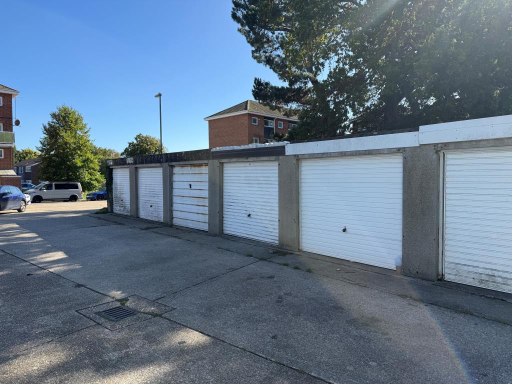Lot: 19 - FREEHOLD SINGLE GARAGE IN BLOCK - View of the block of garage with turning area